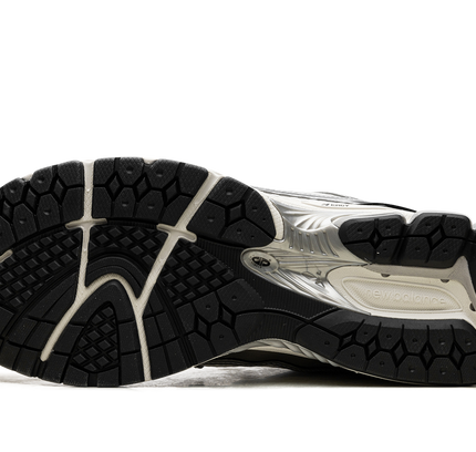 New Balance M1906 "METALLIC SILBER"