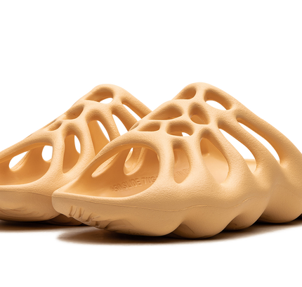 Yeezy 450 Slide "Cream"