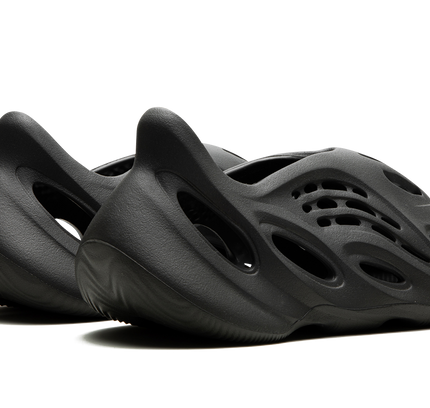 Yeezy Foam Runner "Carbon"