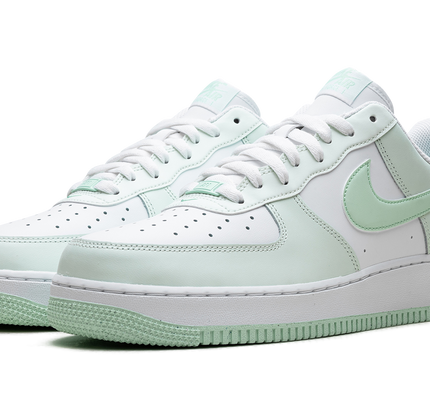 Nike AIR FORCE 1 "Mint Foam"