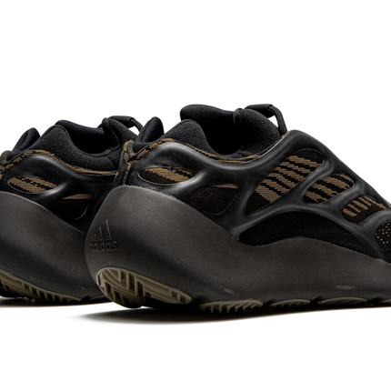 Yeezy 700 V3 "Clay Brown"