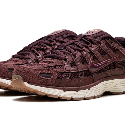 Nike P-6000 SE „Dark Pony Metallic Gold“