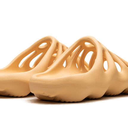 Yeezy 450 Slide "Cream"