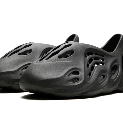 Yeezy Foam Runner "Carbon"