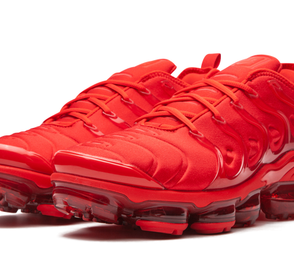 Nike Air VaporMax Plus "TRIPLE RED"