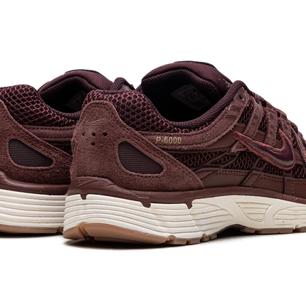 Nike P-6000 SE „Dark Pony Metallic Gold“