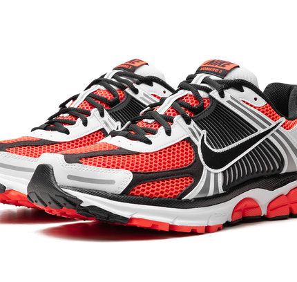 Zoom Vomero 5 SE „Bright Crimson“