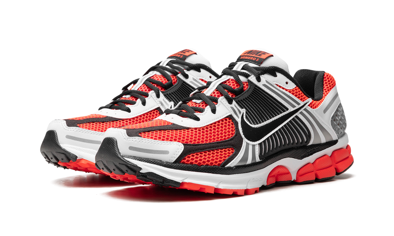 Zoom Vomero 5 SE „Bright Crimson“