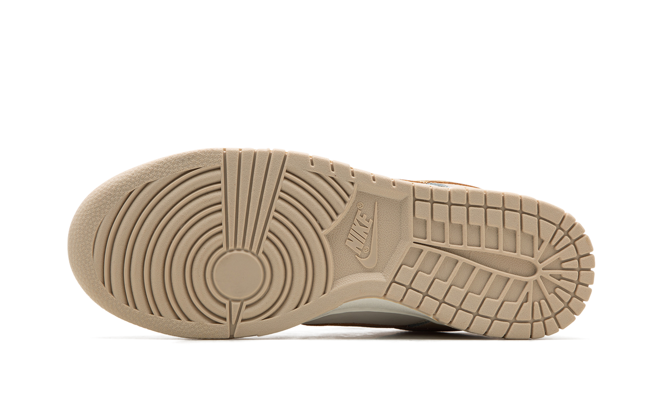 Nike Dunk Low WMNS "Phantom Metallic Gold"