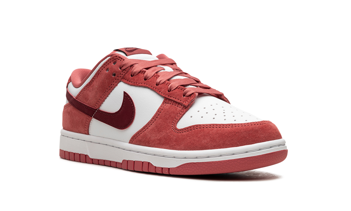 Nike Dunk Low WMNS "Valentine's Day"