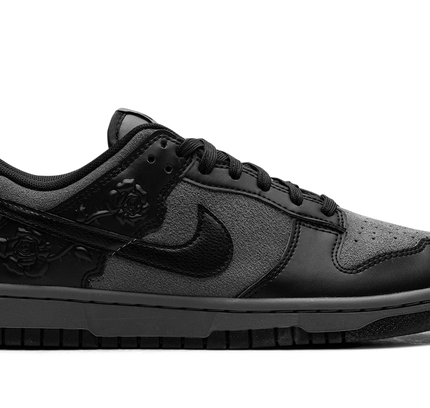 Nike Dunk Low WMNS "Black Roses"