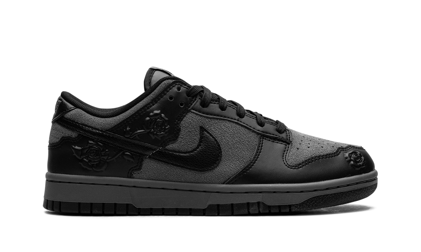Nike Dunk Low WMNS "Black Roses"