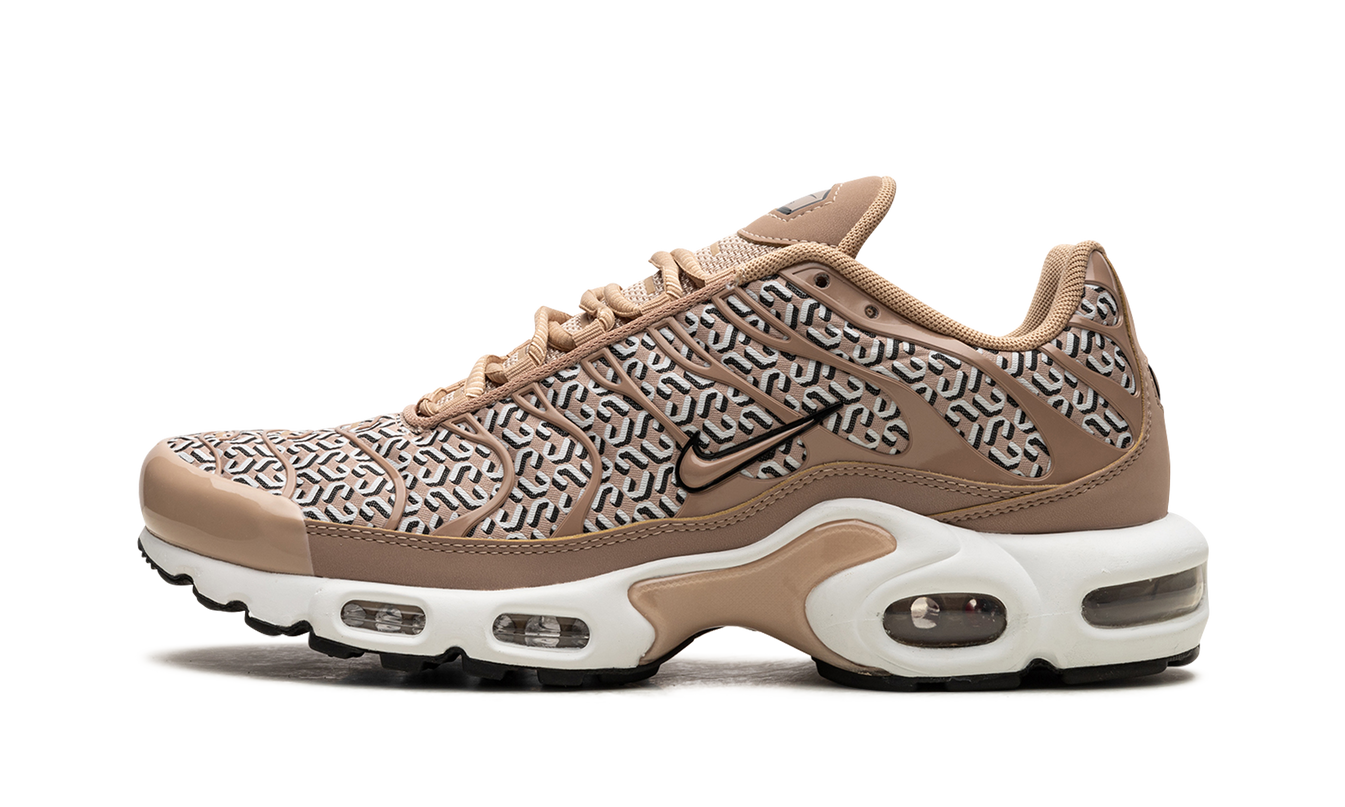 Nike Air Max Plus WMNS "United In Victory"
