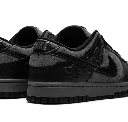 Nike Dunk Low WMNS "Black Roses"