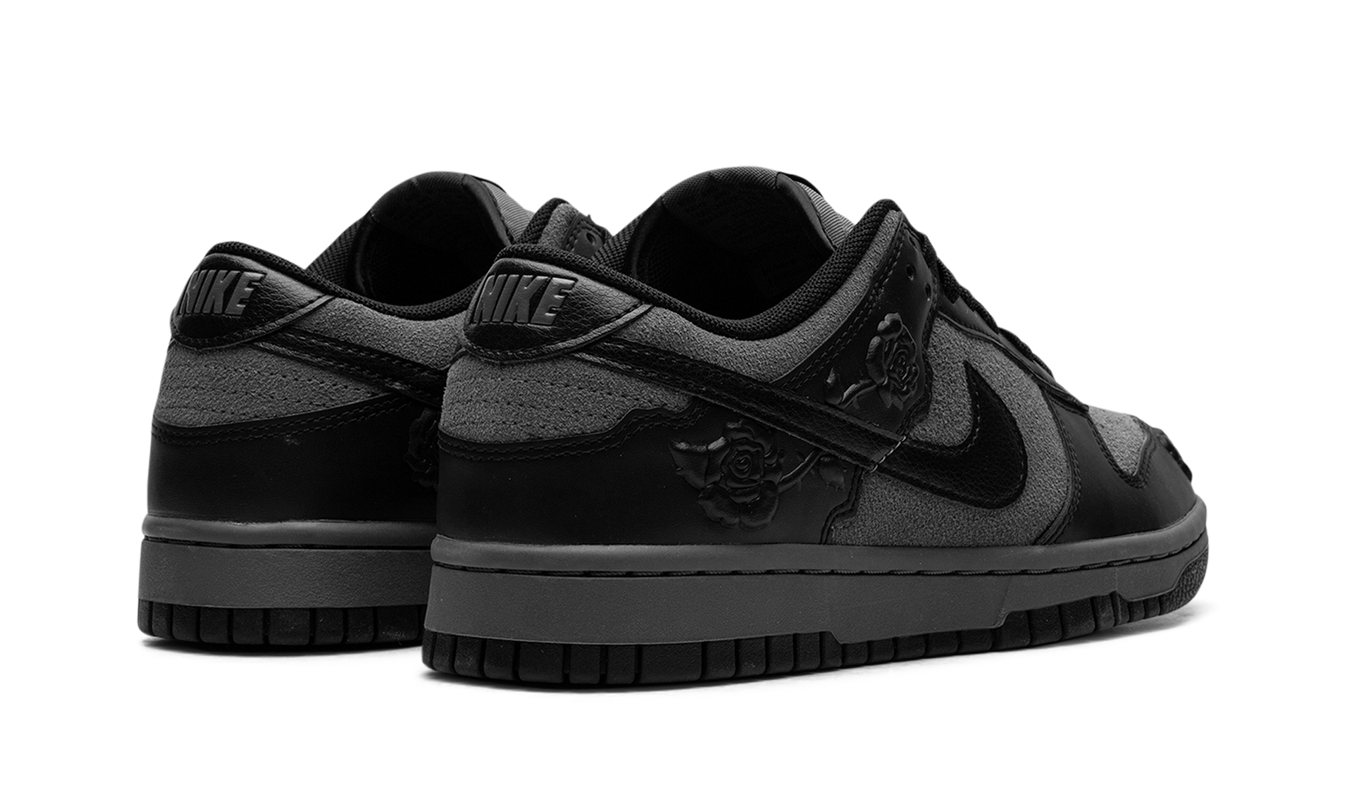 Nike Dunk Low WMNS "Black Roses"