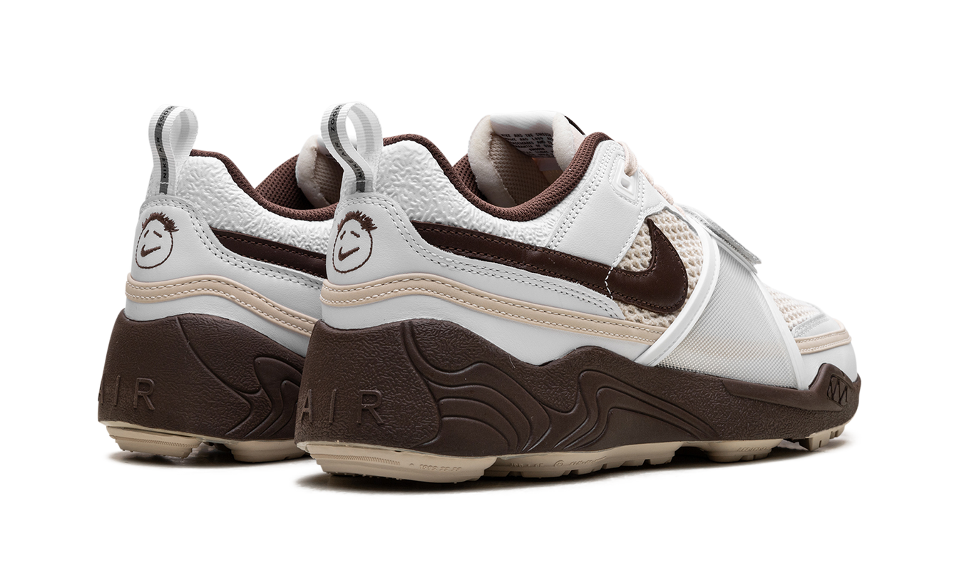 Nike Zoom Field Jaxx "Travis Scott - Helle Schokolade"