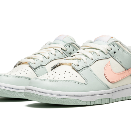 Nike Dunk Low WMNS "Barely Green"