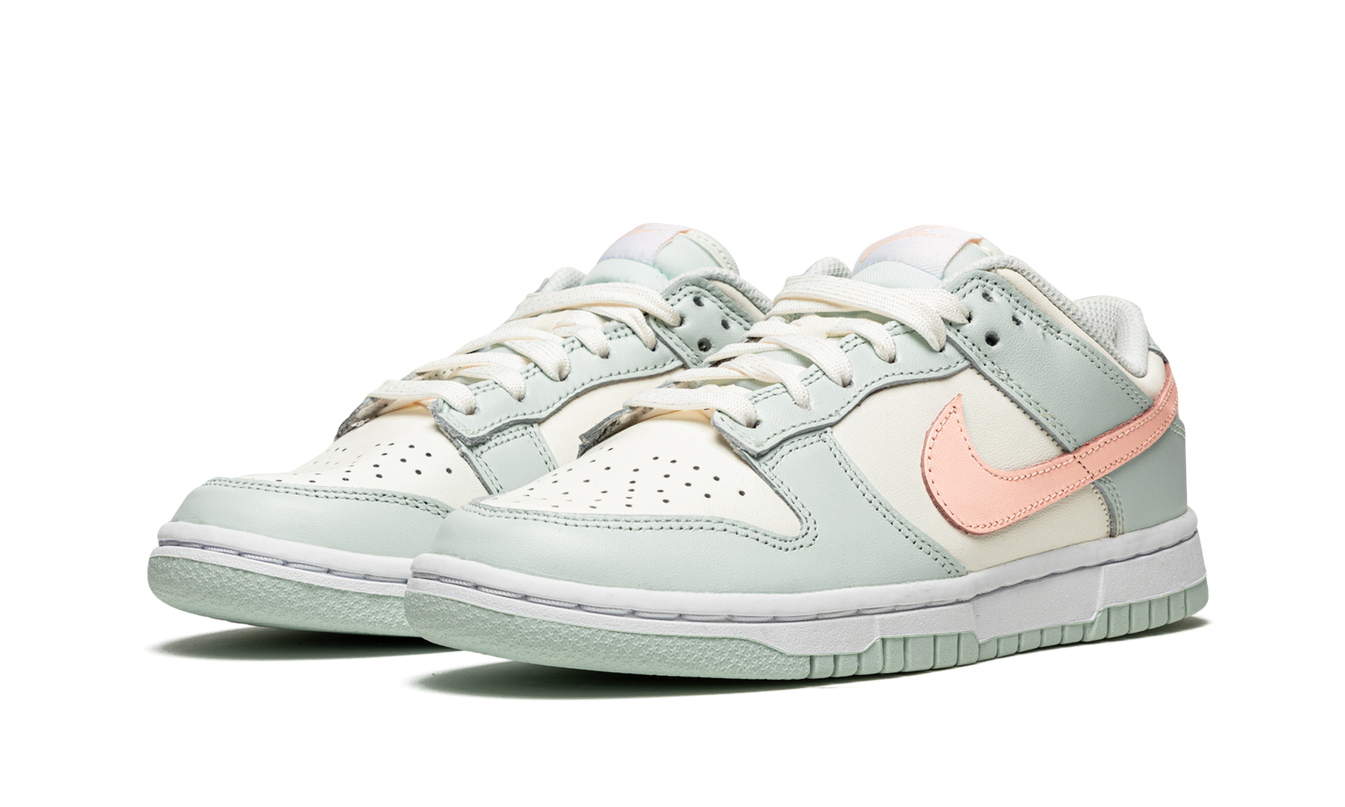 Nike Dunk Low WMNS "Barely Green"