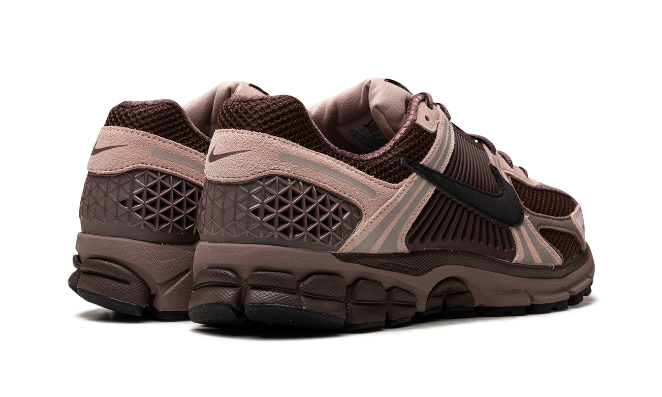 ZOOM VOMERO 5 WMNS „Plum Eclipse“