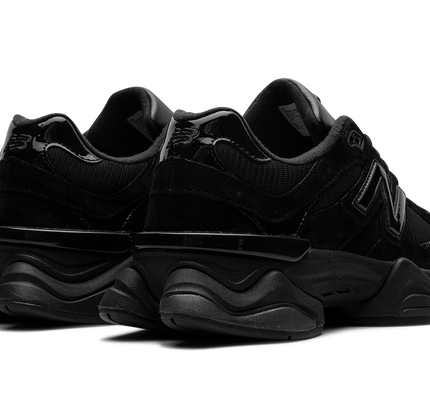 New Balance 9060 „Triple Black Patent“