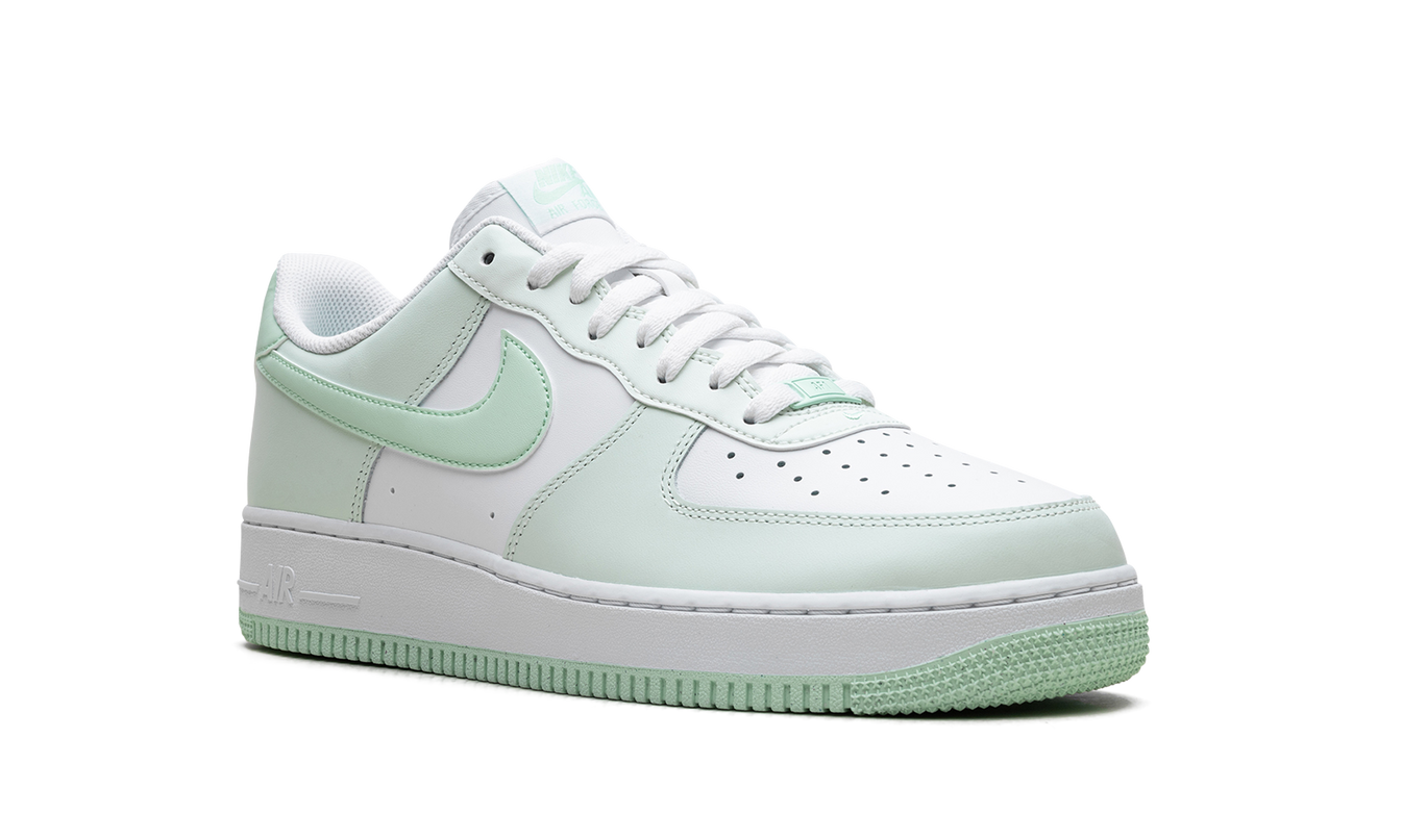 Nike AIR FORCE 1 "Mint Foam"
