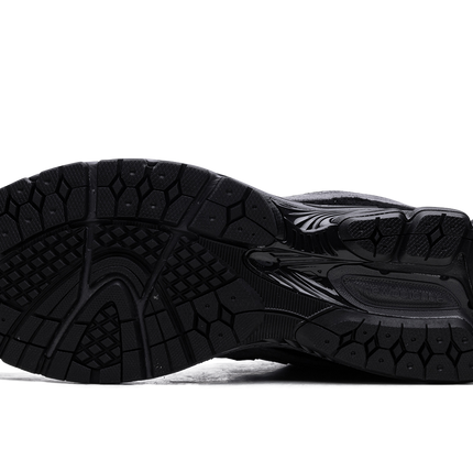 New Balance 2002R "Schwarzer Magnet"