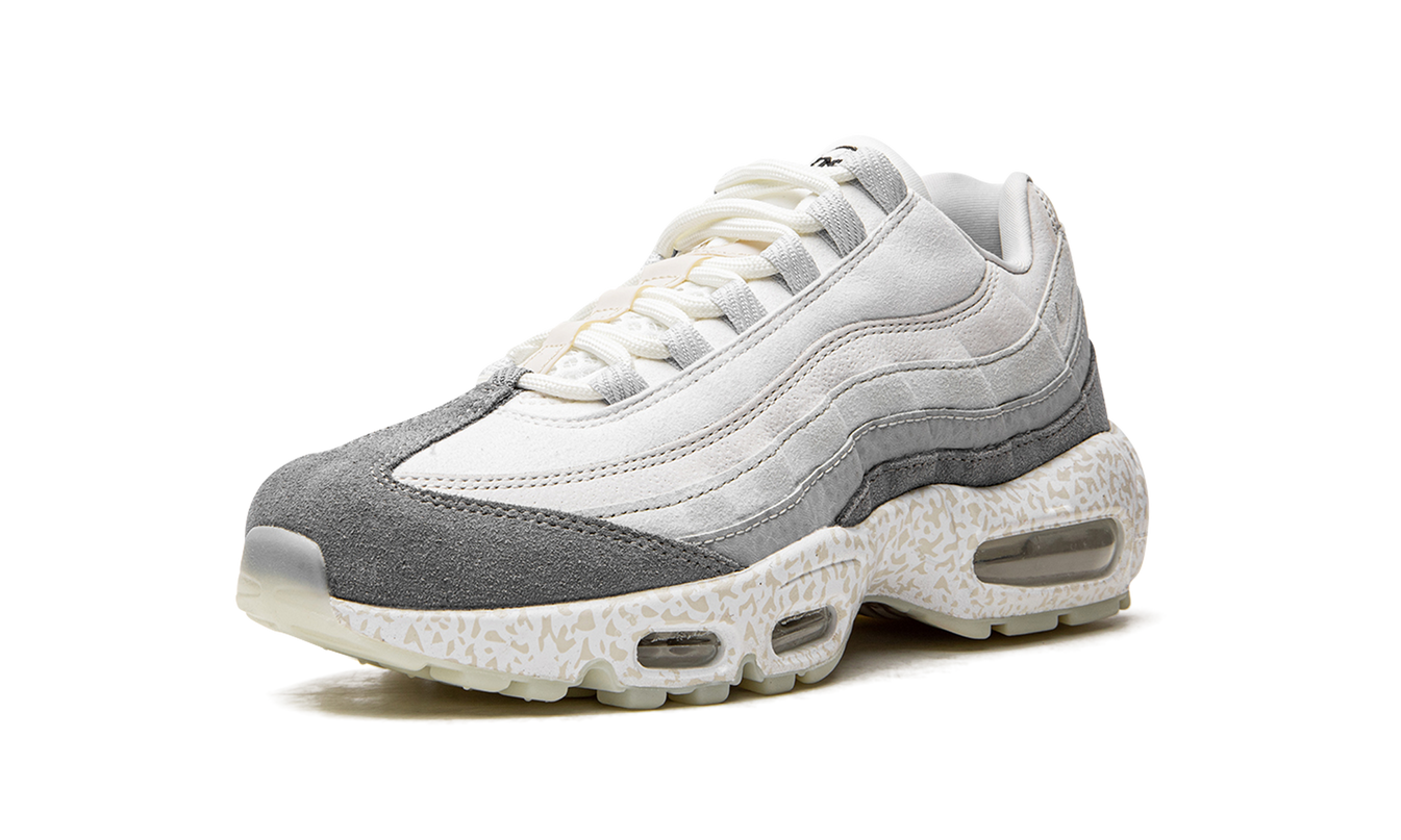 Nike Air Max 95 QS "Light Bone-Glow in the Dark"