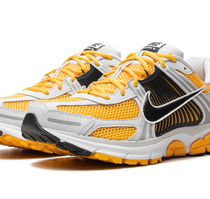 Zoom Vomero 5 „University Gold“