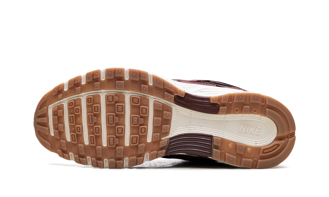 Nike P-6000 SE „Dark Pony Metallic Gold“