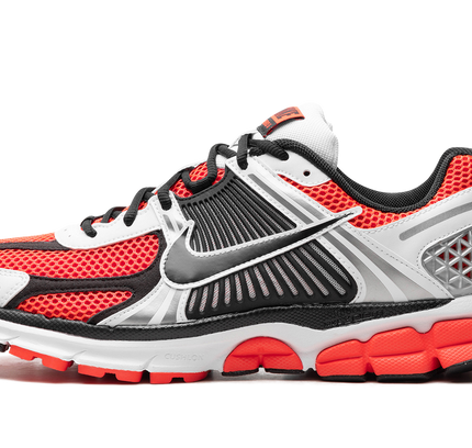 Zoom Vomero 5 SE „Bright Crimson“