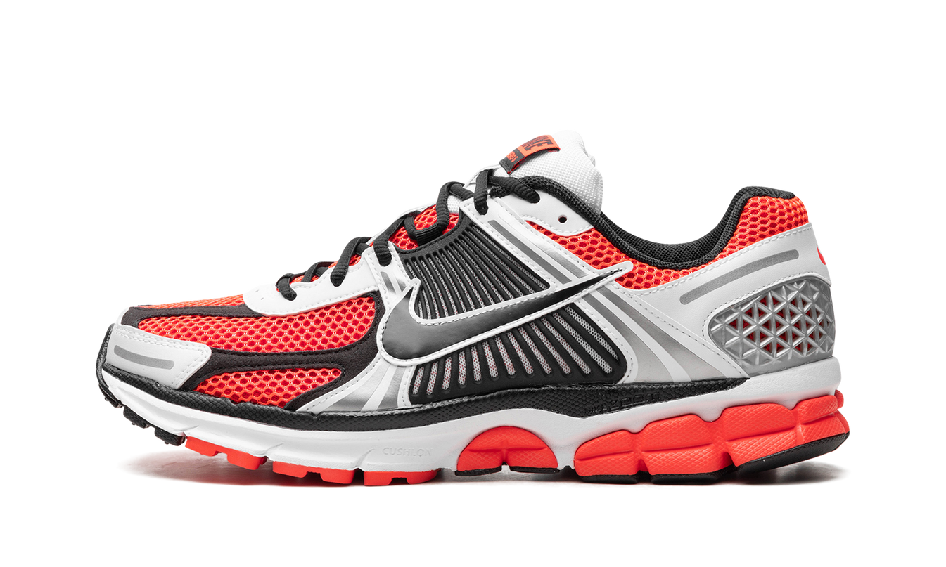 Zoom Vomero 5 SE „Bright Crimson“