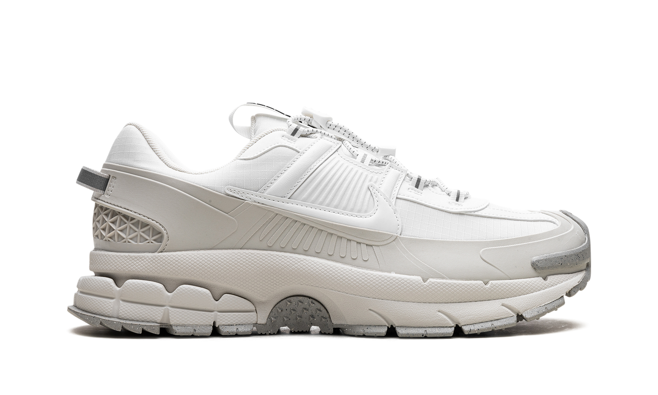 Nike Zoom Vomero Roam "Summit White Light Bone Light Iron Ore"