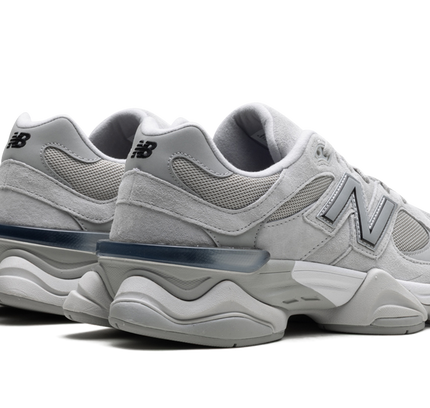 New Balance 9060 „Silber Metallic Grau“