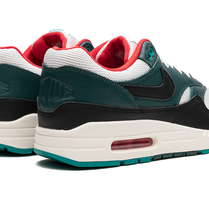 Air Max 1 „LeBron James x Liverpool“