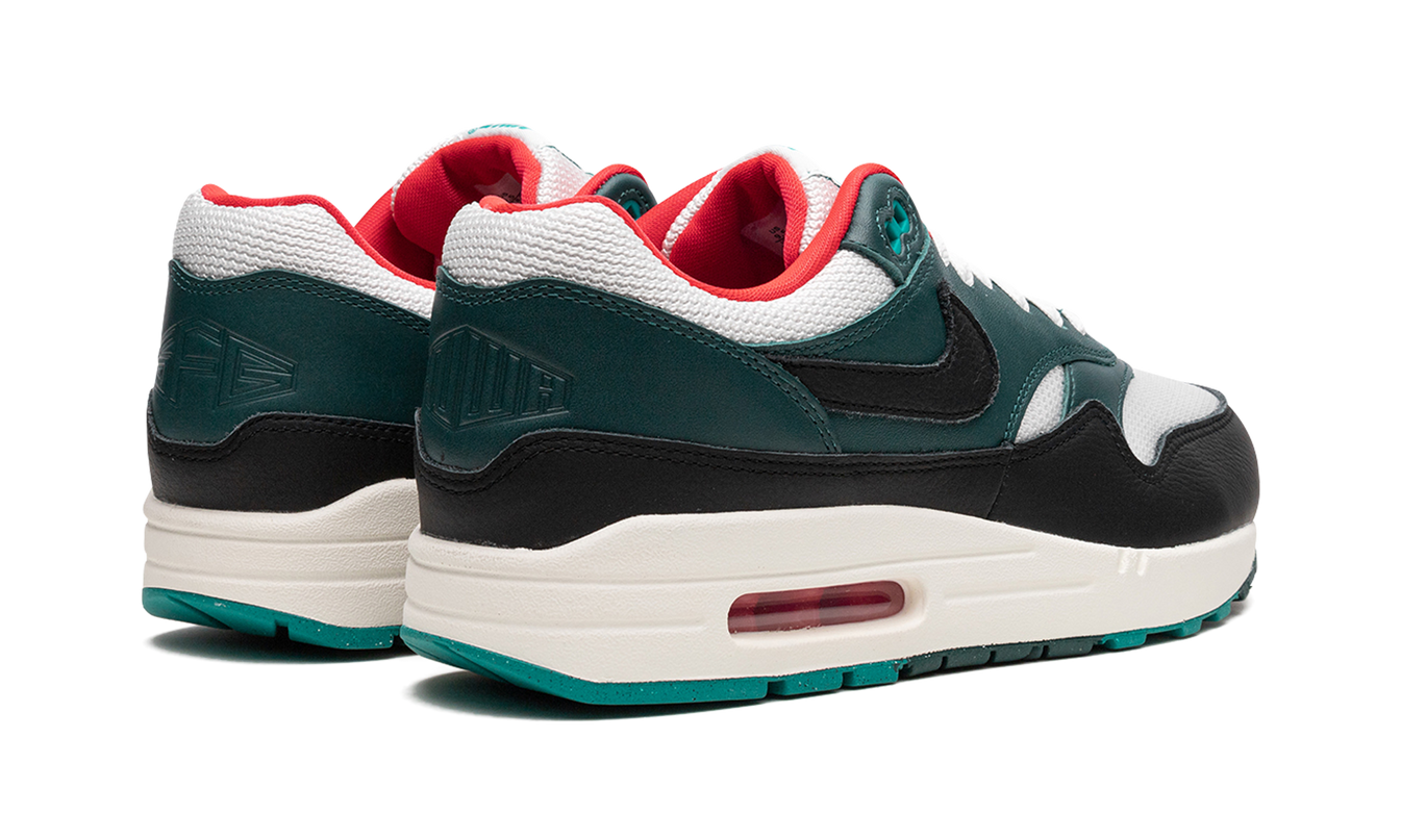 Air Max 1 „LeBron James x Liverpool“