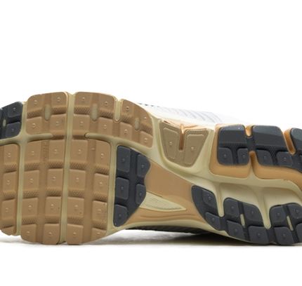 Nike Zoom Vomero 5 WMNS "Summit White Pure Platinum"