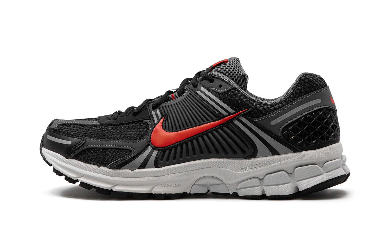 Air Zoom Vomero 5 „Black Picante Red“