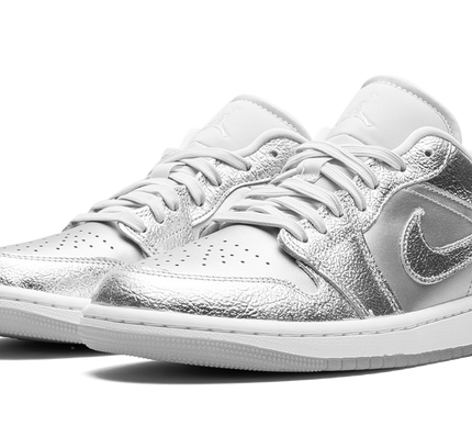 Air Jordan 1 Low SE WMNS "Metallic Silver"