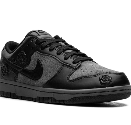 Nike Dunk Low WMNS "Black Roses"
