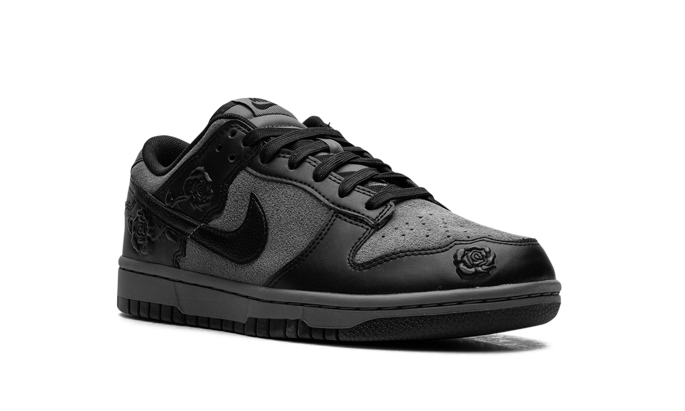Nike Dunk Low WMNS "Black Roses"