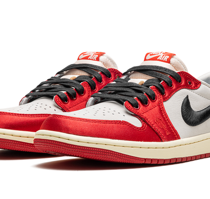 Air Jordan 1 LOW "Trophy Room - Away"