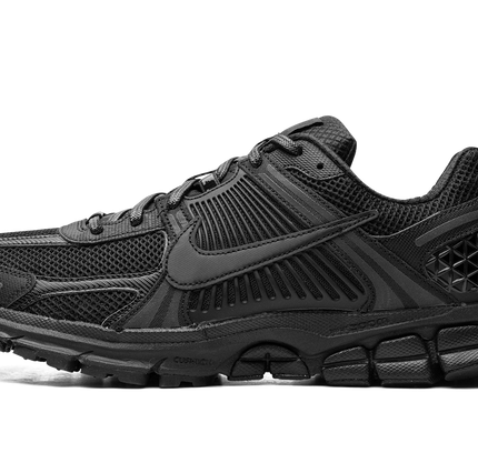 Zoom Vomero 5 "Triple Black"