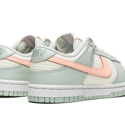 Nike Dunk Low WMNS "Barely Green"
