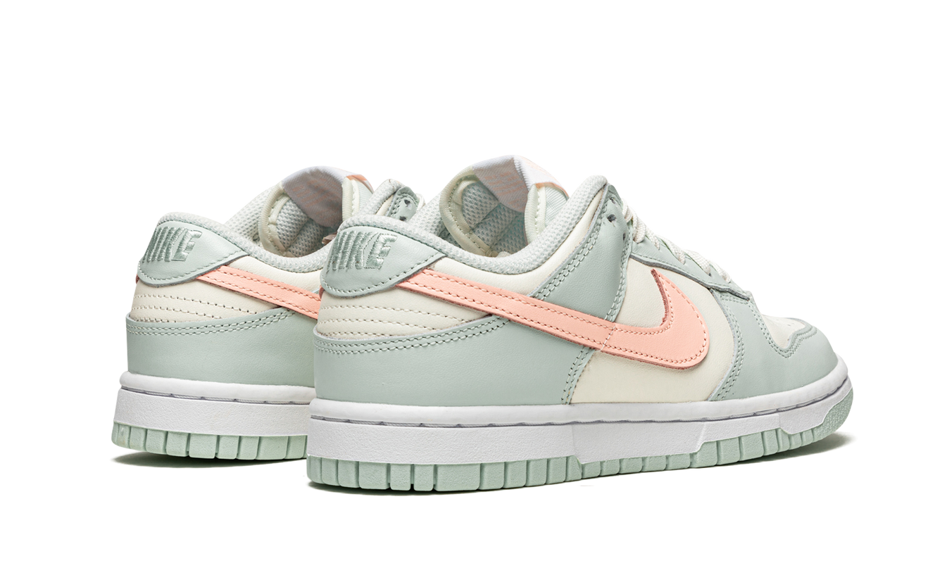 Nike Dunk Low WMNS "Barely Green"