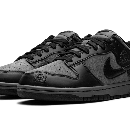 Nike Dunk Low WMNS "Black Roses"