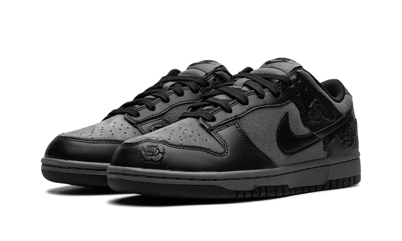Nike Dunk Low WMNS "Black Roses"