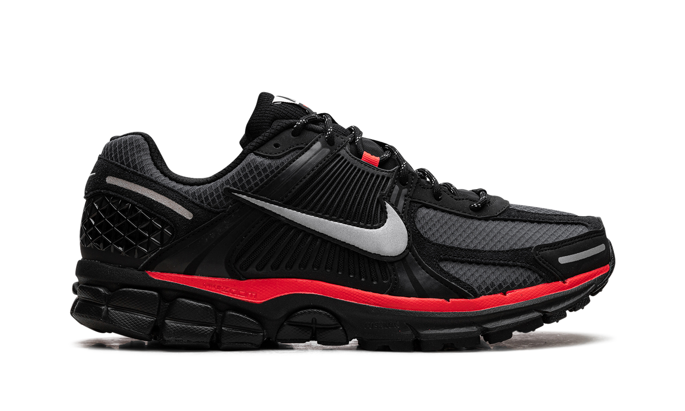 Nike Zoom Vomero 5 "Black Metallic University Red"
