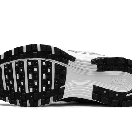 Nike P-6000 WMNS "Metallic Silver"