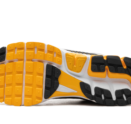Zoom Vomero 5 „University Gold“
