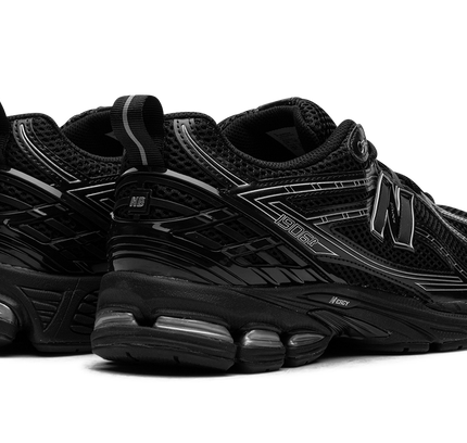 New Balance 1906R "Black / Silver"